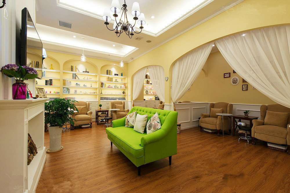 130平米美甲沙龍店裝修設(shè)計效果圖